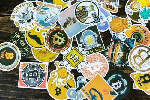Multiple ways to buy Bitcoin online — card, bank transfer and exchange widget checkout options