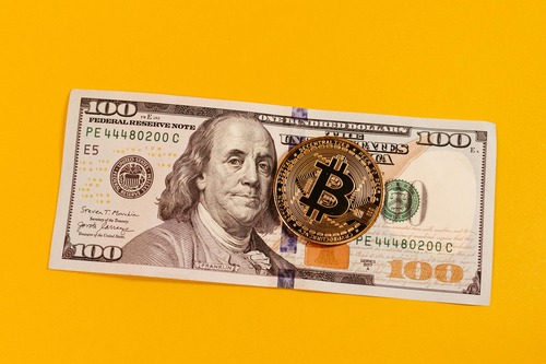 US crypto user reviewing Bitcoin purchase options with USD payment methods